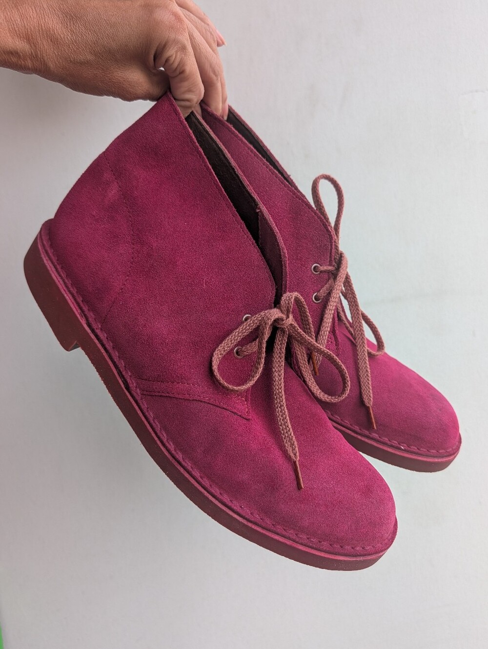 Clarks Desert Chukka Boots Mens Size 9.5 Magenta Suede Lace Up Size 9.5
